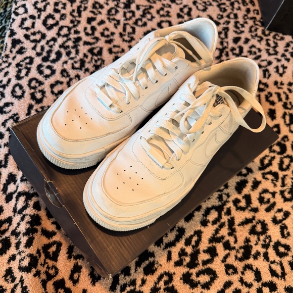 Women’s Air Force 1 Pixel - Picture 2 of 5